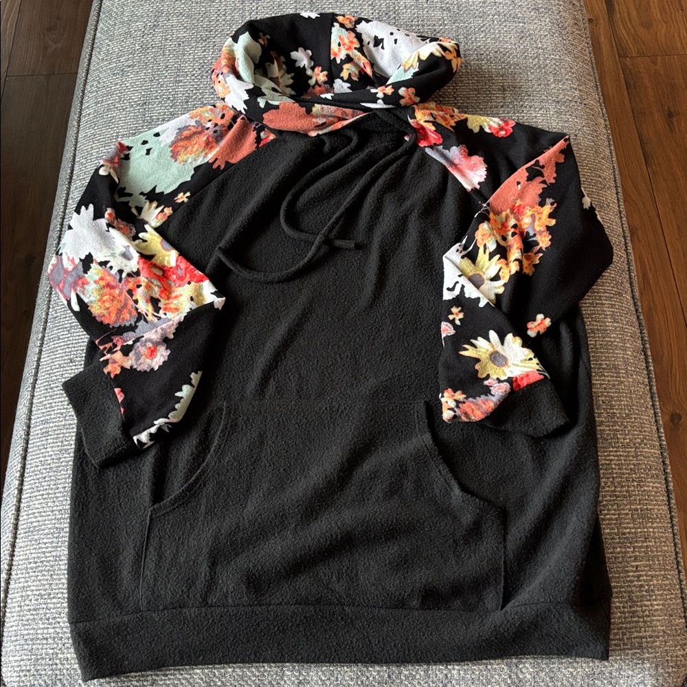 🖤 Bombom Women’s Black Fleece Sweater Pocket, Cowl Neck, Floral Sleeves – Sz XL